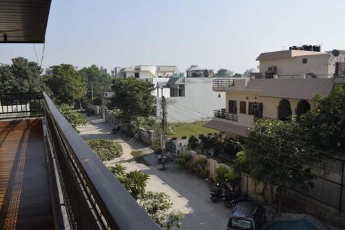  luxury-floors-350-sqyd Balcony