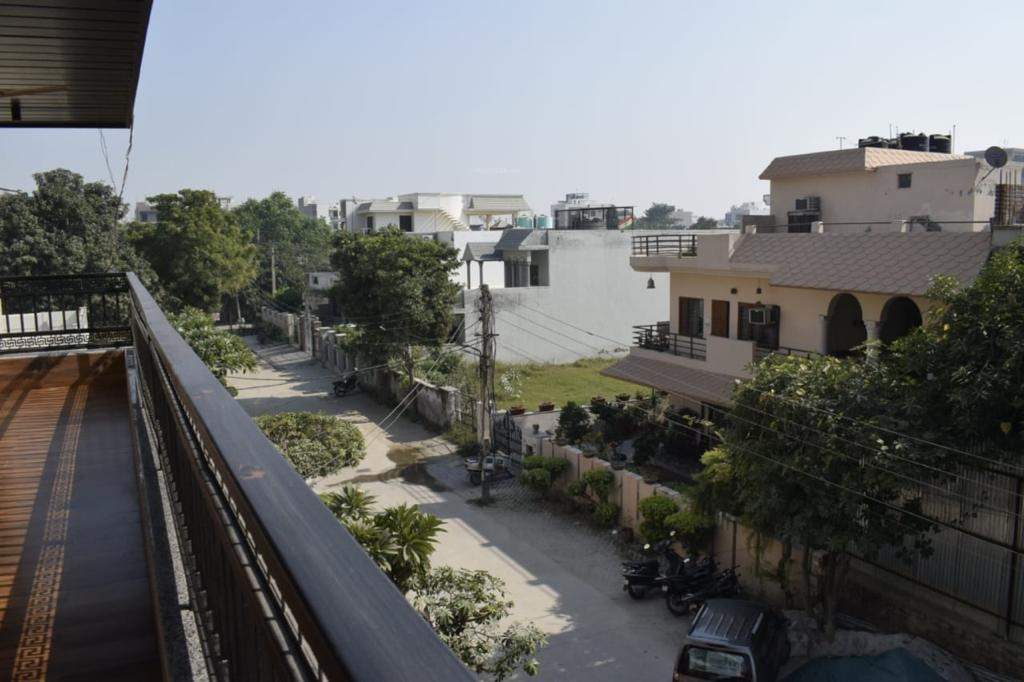 luxury floors 350 sqyd Balcony