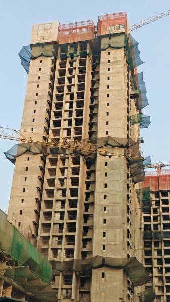 constructionStatus of Runwal 25 Hourlife Tower A1