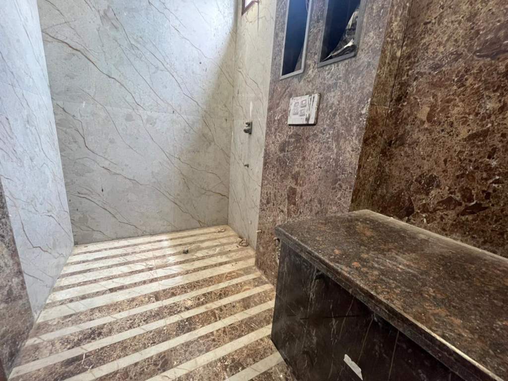  new door sushant lok Bathroom