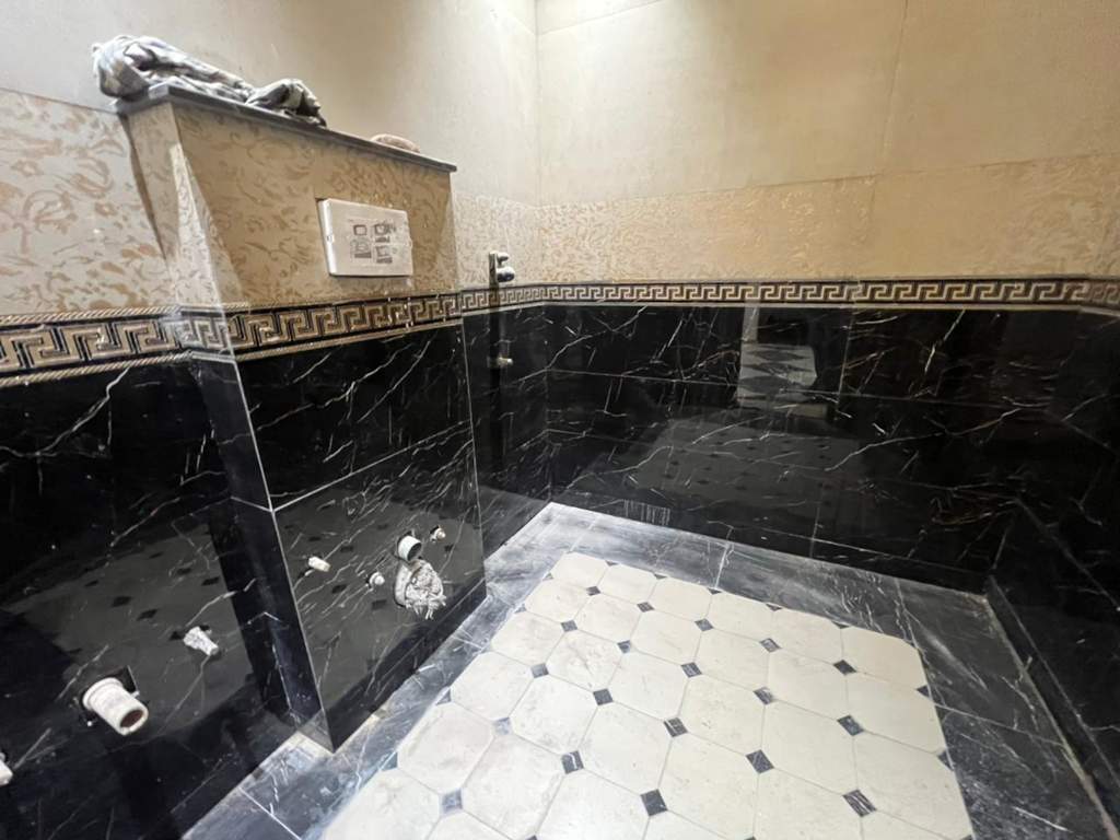  new door sushant lok Bathroom