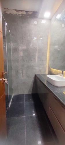  luxury-builder-floor-tgs-realtors-300 Bathroom