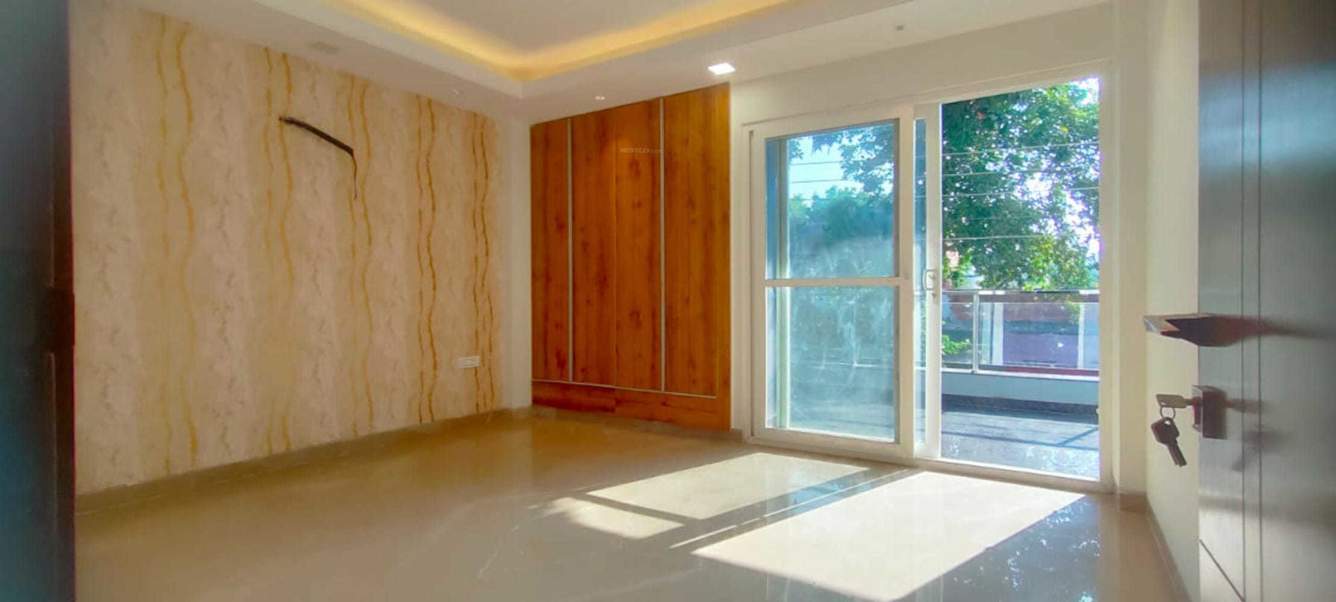  luxury builder floor tgs realtors 300 Bedroom