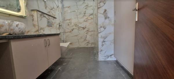  ultra-modern-luxurious-floor Bathroom