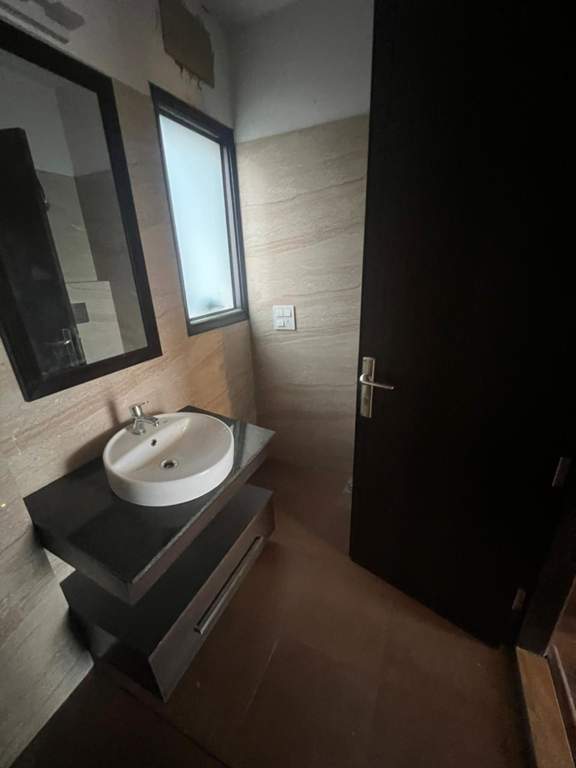  71 builder floor Bathroom