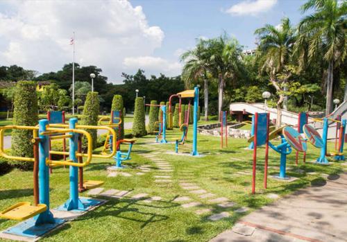  orchid-green Children's play area
