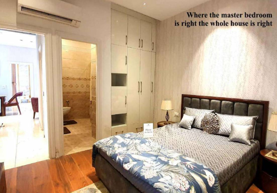  orchid green Bedroom