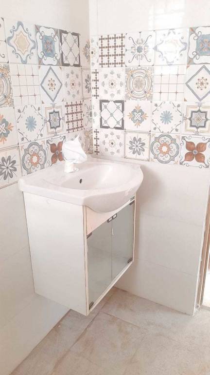  samyra flora Bathroom