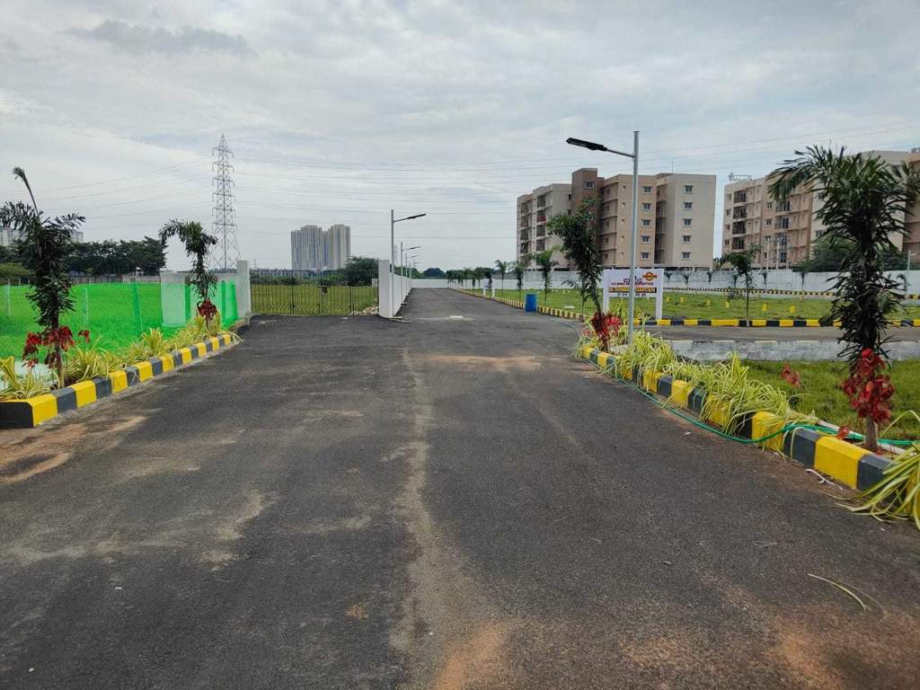  s and p the crest Internal Roads