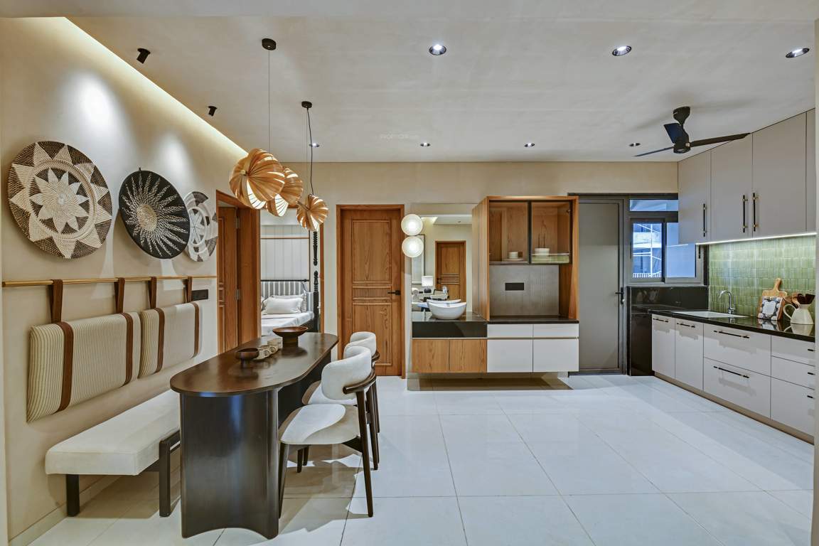  pravesh by kaavyaratna Dining Area