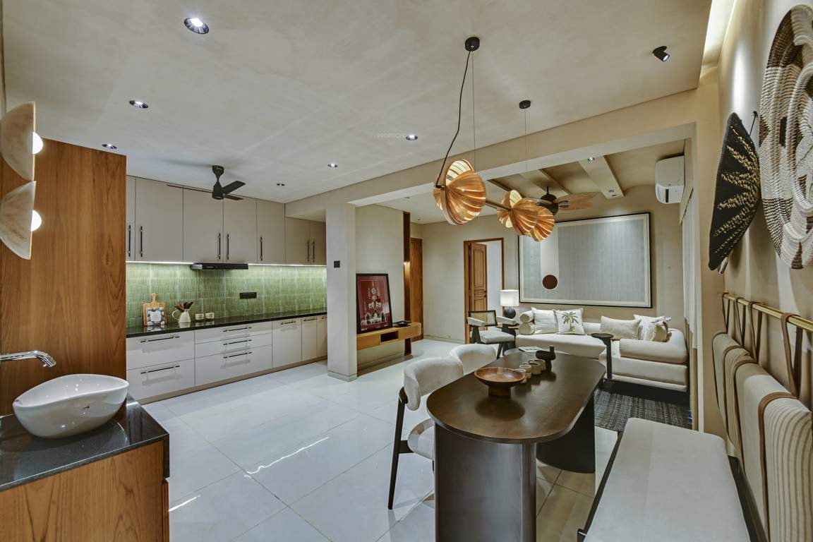  pravesh by kaavyaratna Dining Area