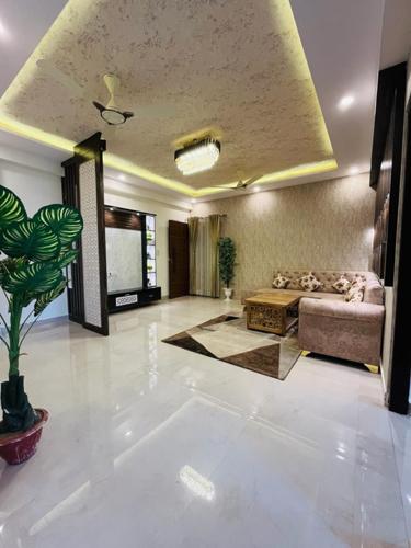  redwood-avalon Living Area