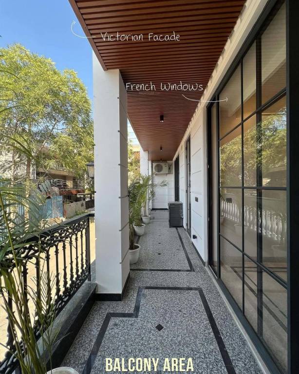  estate floors 8 Balcony