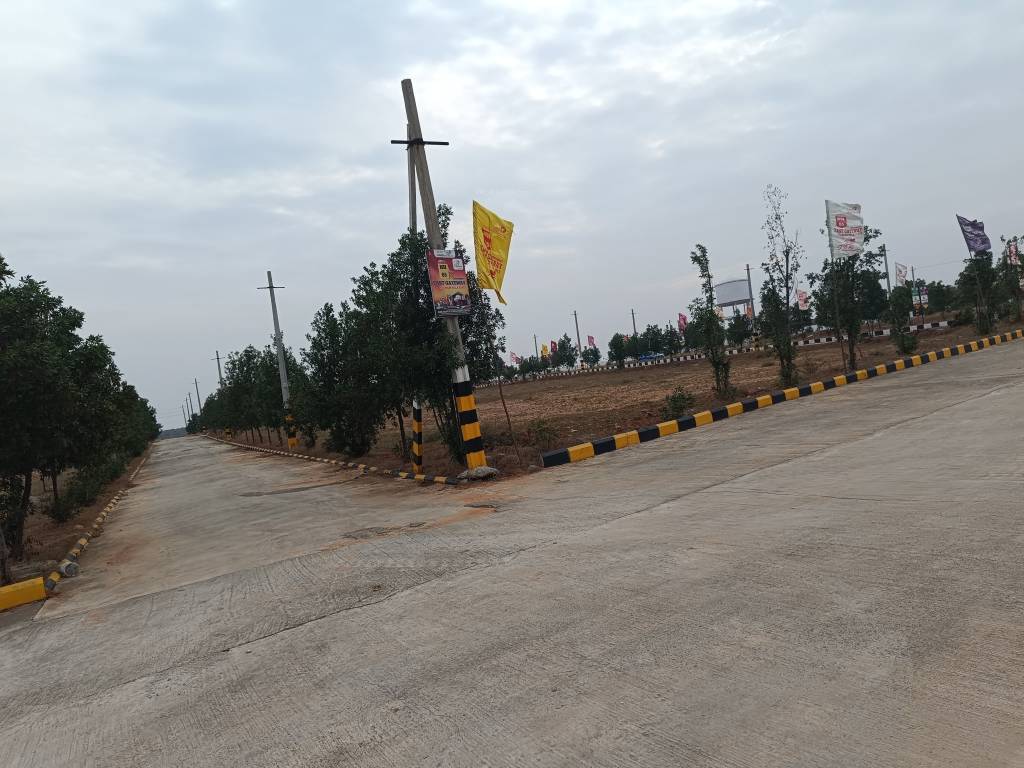  cyber town ship Plot