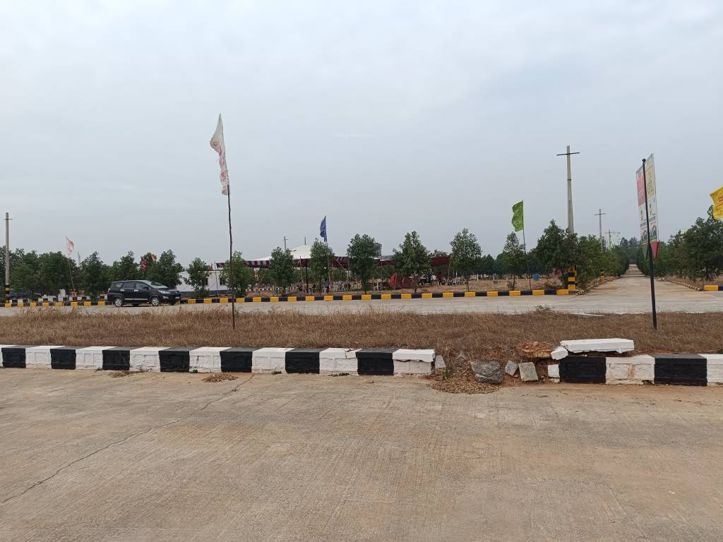  cyber town ship Plot