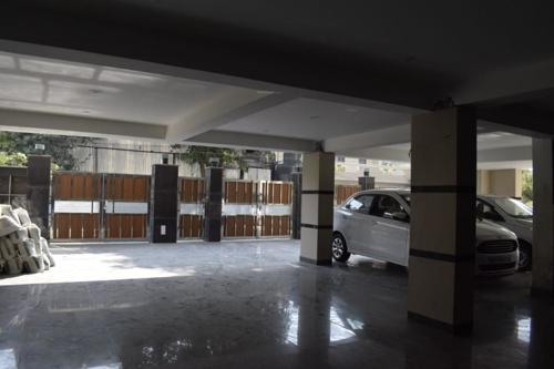  luxury-floors-275-sqyd Car Parking