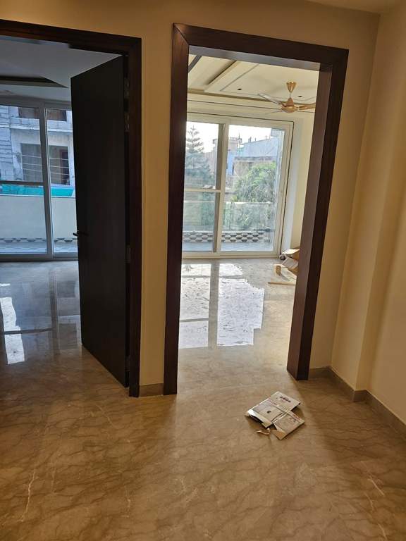  luxury floors 300 sq yd Living Area