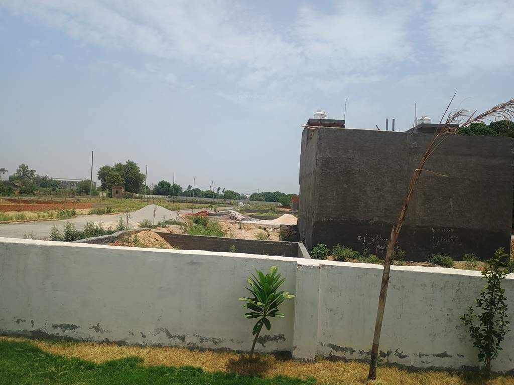  paradise Plot