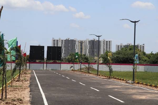  pranavam-srivari-nilayam Plot