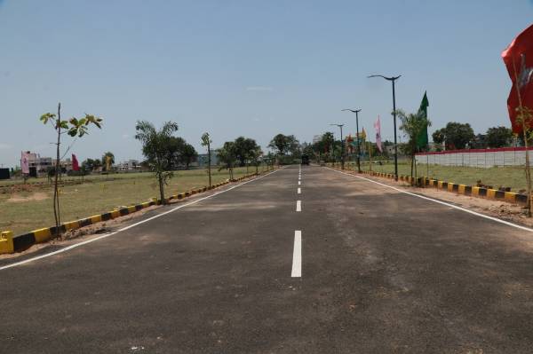  pranavam-srivari-nilayam Plot