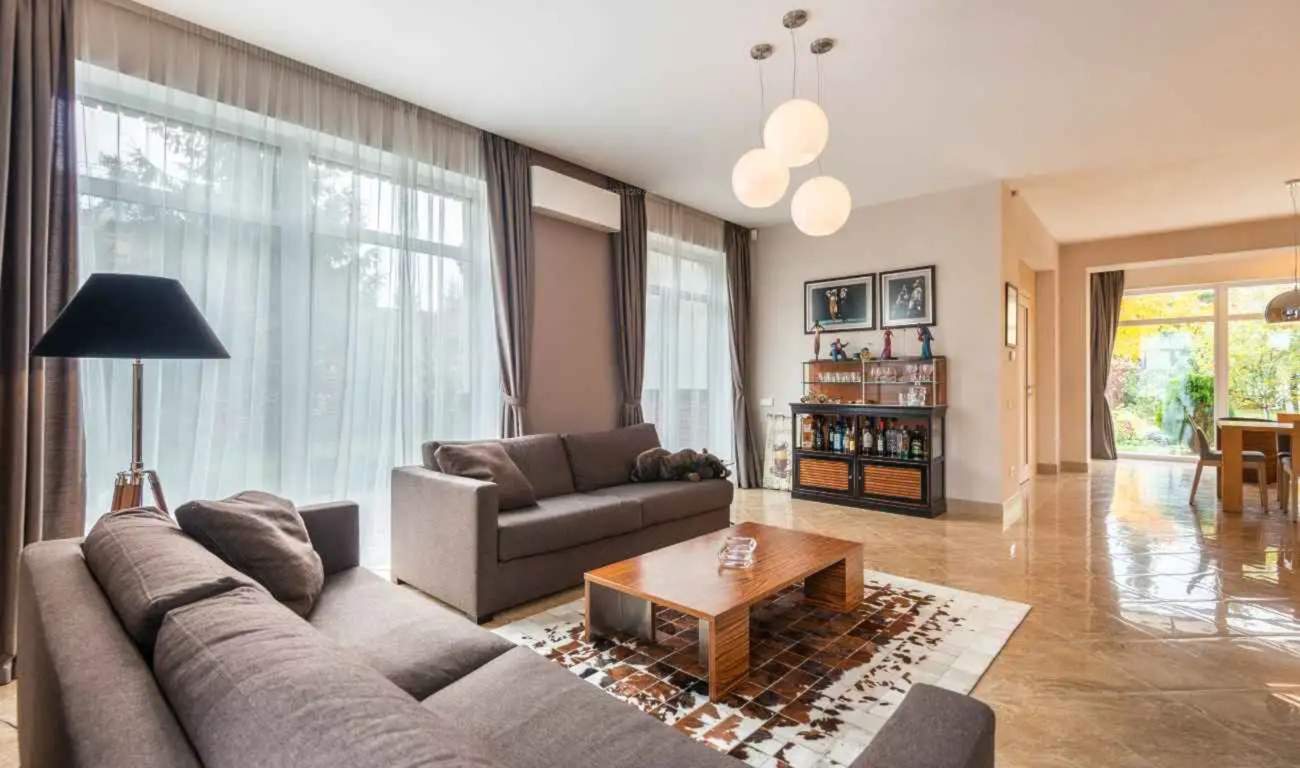  mountain sapphire Living Area