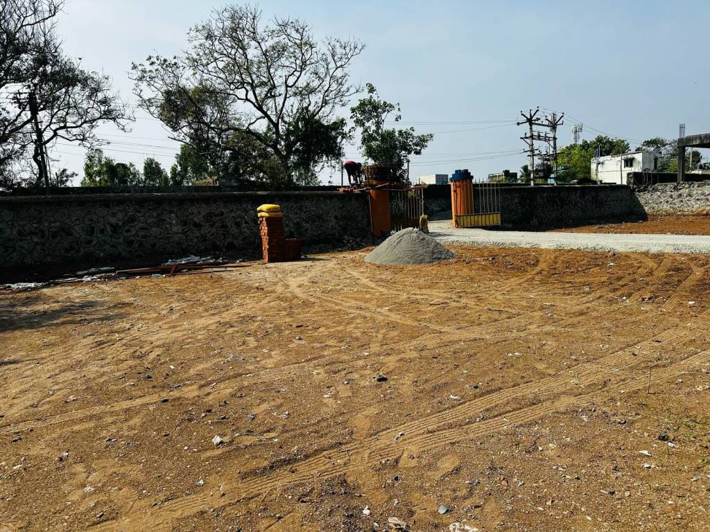  maks silo vika girish Plot