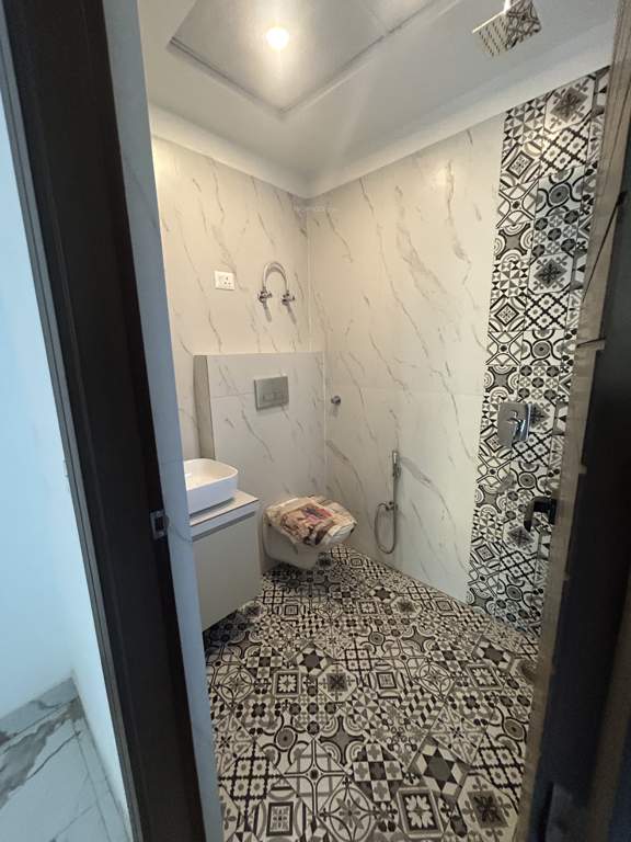  luxury floors Bathroom
