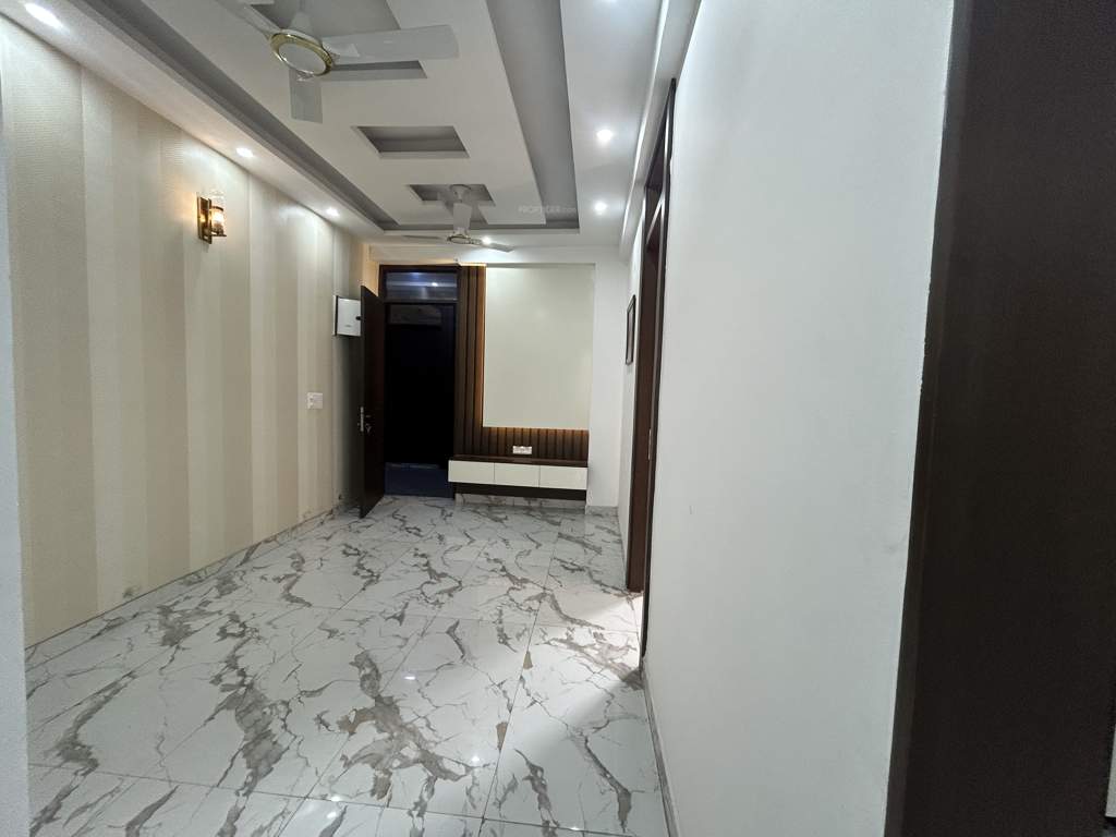  ultra luxurious floor Living Area