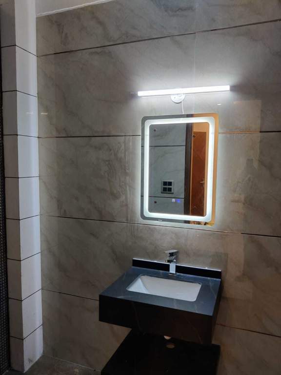 luxury floors 400 sq yd Bathroom