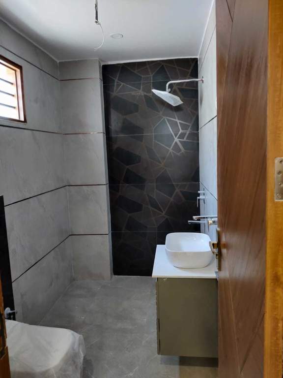luxury floors 400 sq yd Bathroom