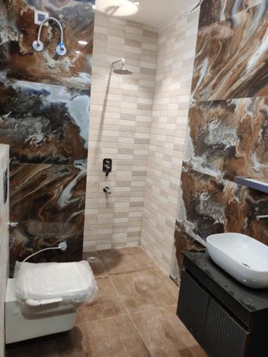  luxury-floors-400-sq-yd Bathroom