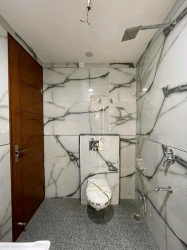 Bathroom tirupati-luxury-floor-200-sq-yd Bathroom