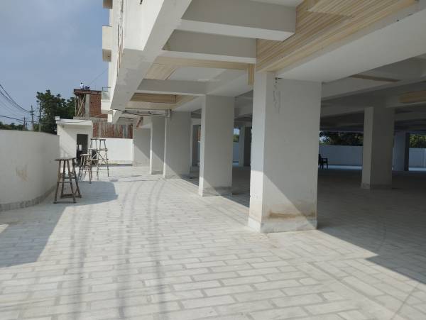  elegance Paved Compound