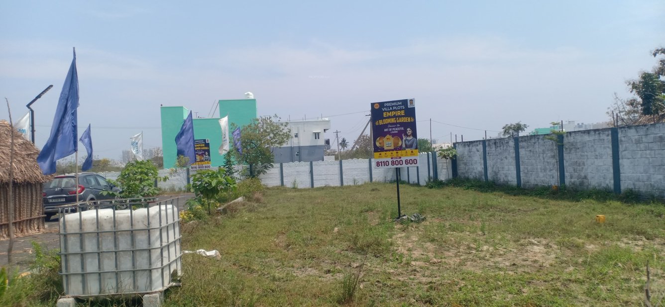  blooming garden Plot