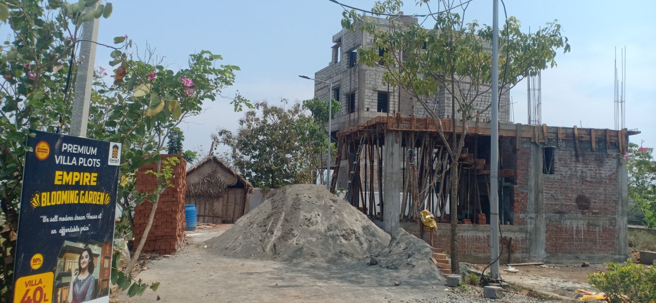  blooming garden Plot