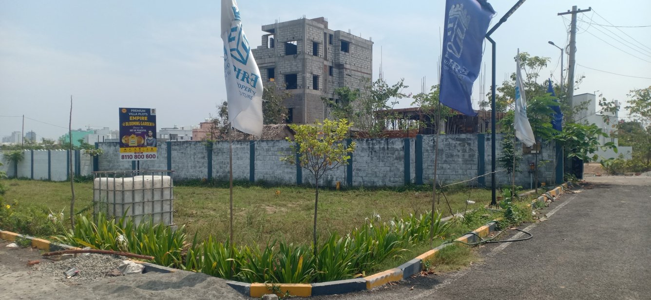  blooming garden Plot