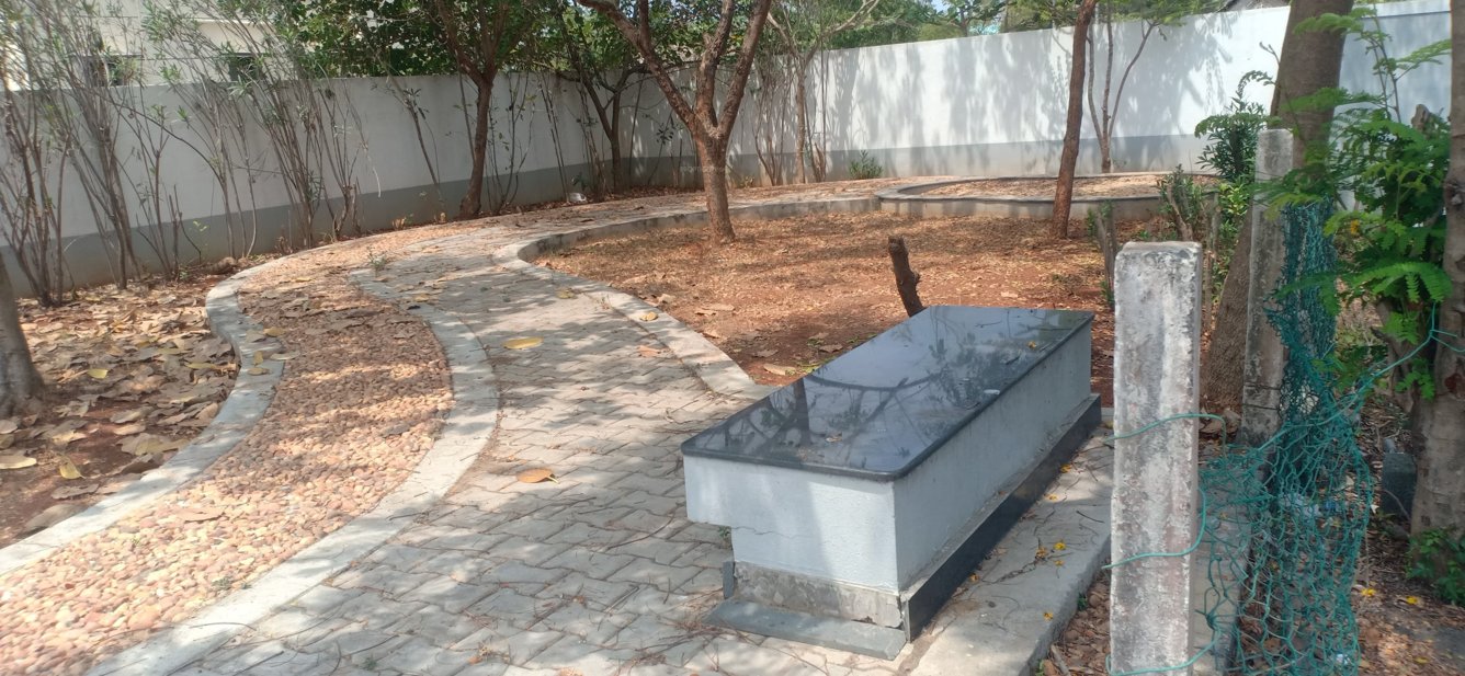  blooming garden Plot