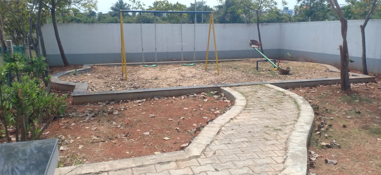  blooming garden Plot