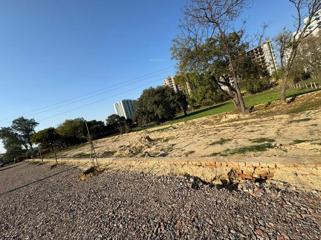  vardhman enclave Plot