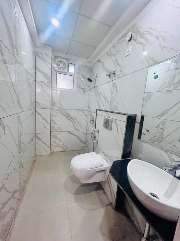  heights 2nd Bathroom