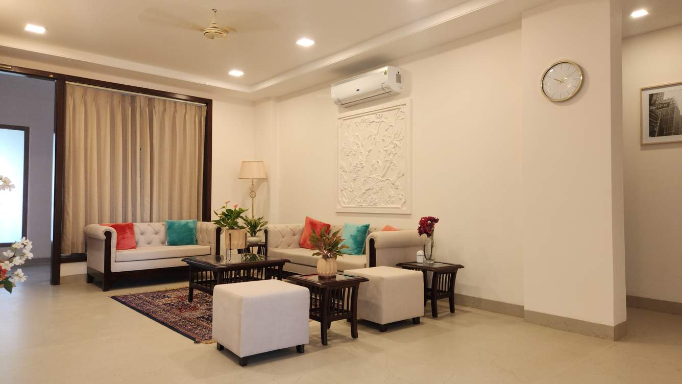  the windsor fortune Living Area