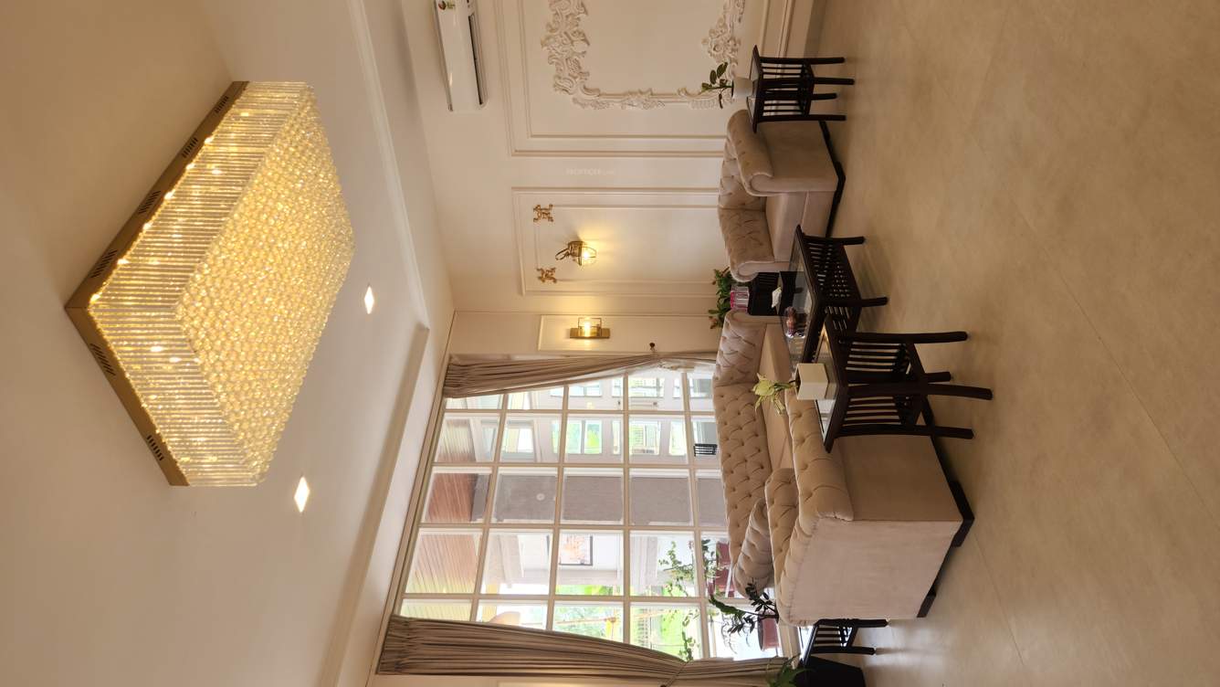 the windsor fortune Living Area