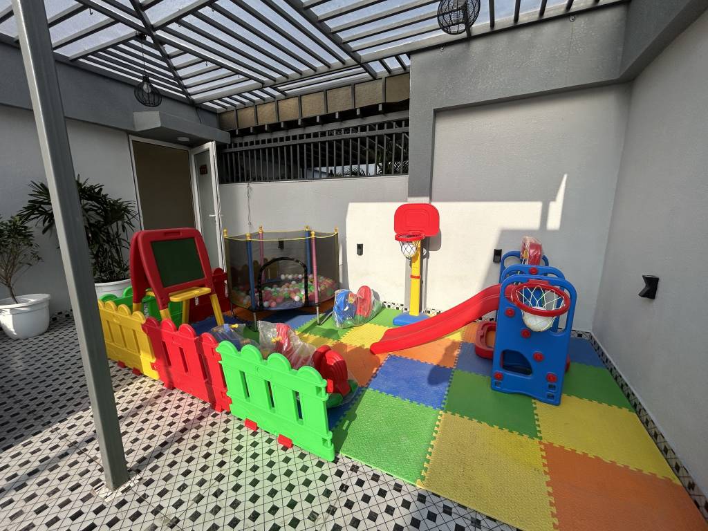  alora Children's play area