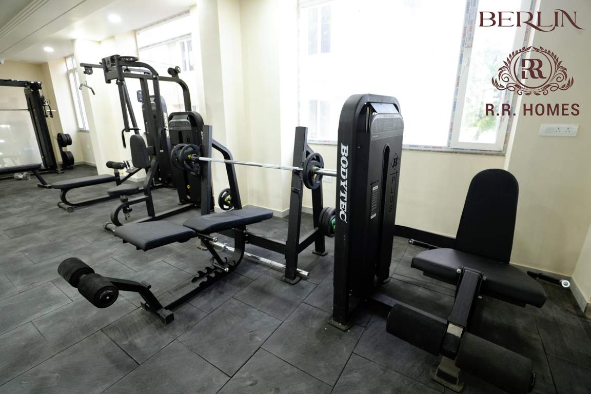  berlin by r r homes Gymnasium