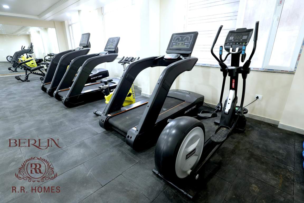  berlin by r r homes Gymnasium