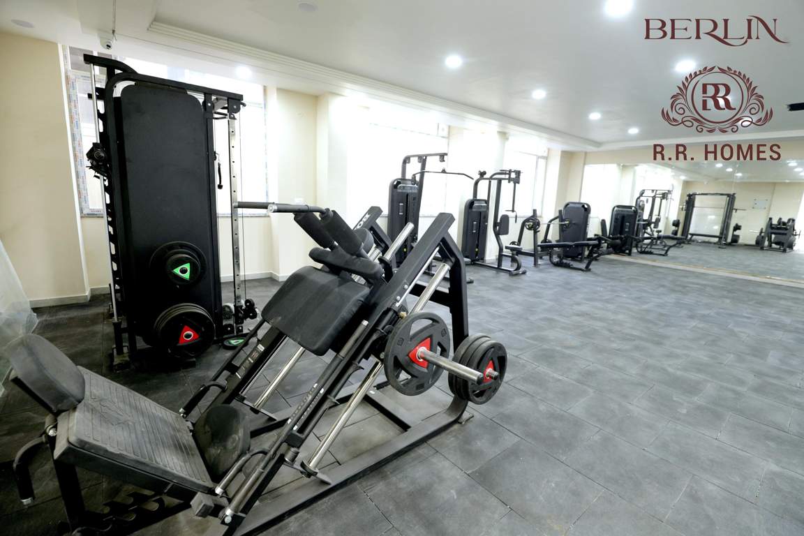  berlin by r r homes Gymnasium