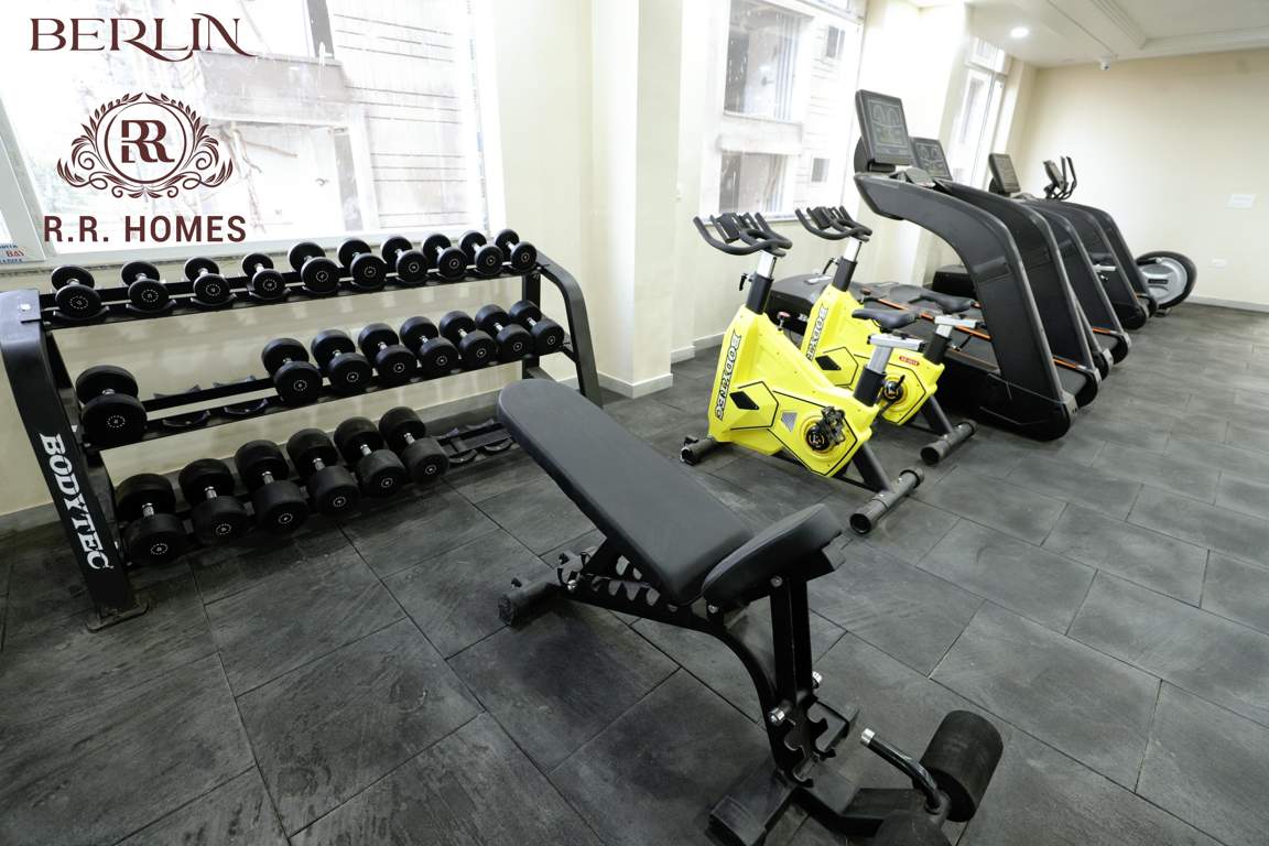  berlin by r r homes Gymnasium