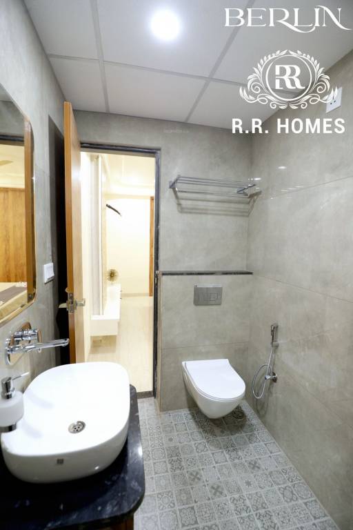  berlin by r r homes Bathroom