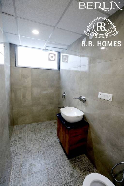  berlin by r r homes Bathroom