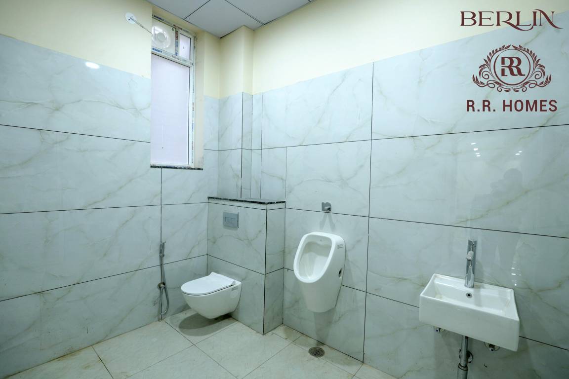  berlin by r r homes Bathroom